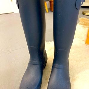 Almost brand new navy blue Hunter boots.